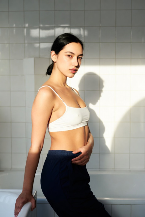 Зрелая женщина ищет авантюрного молодого человека